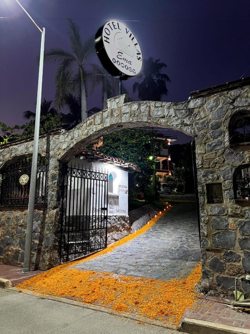 Hotel Villas Ema Zihuatanejo Exterior photo