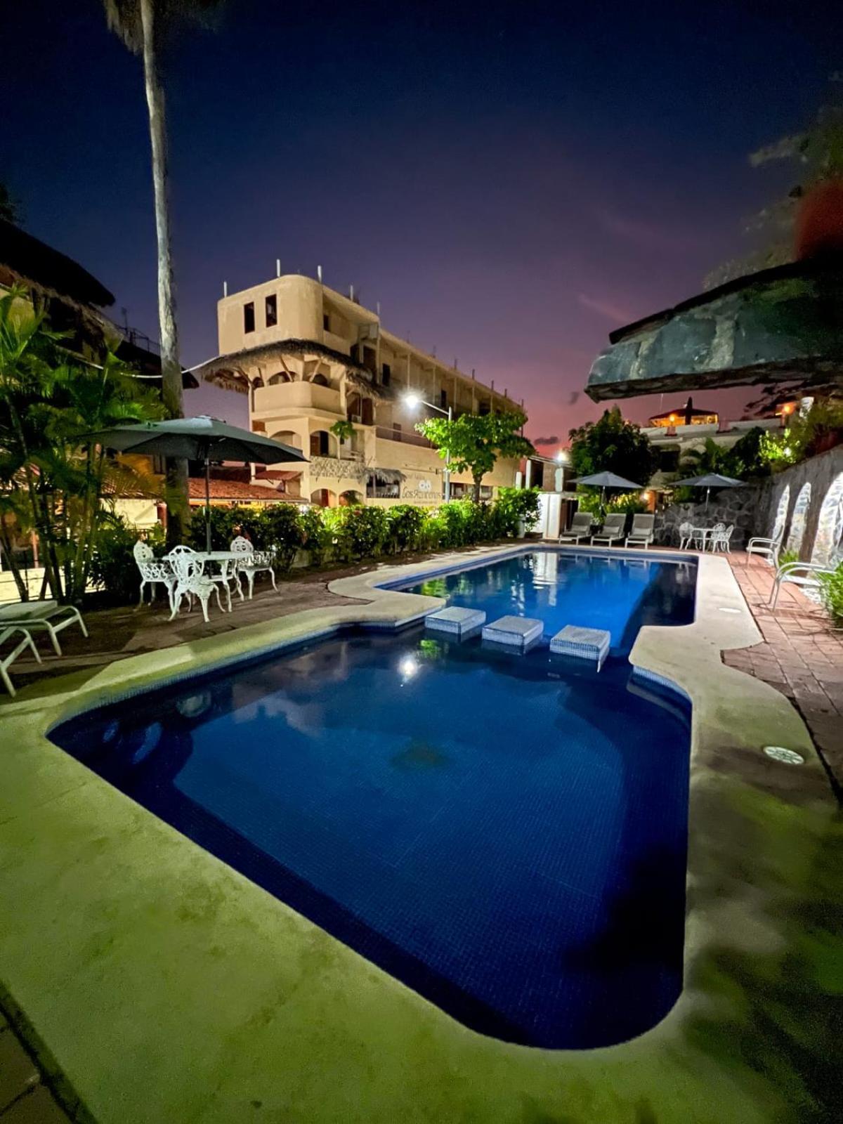 Hotel Villas Ema Zihuatanejo Exterior photo