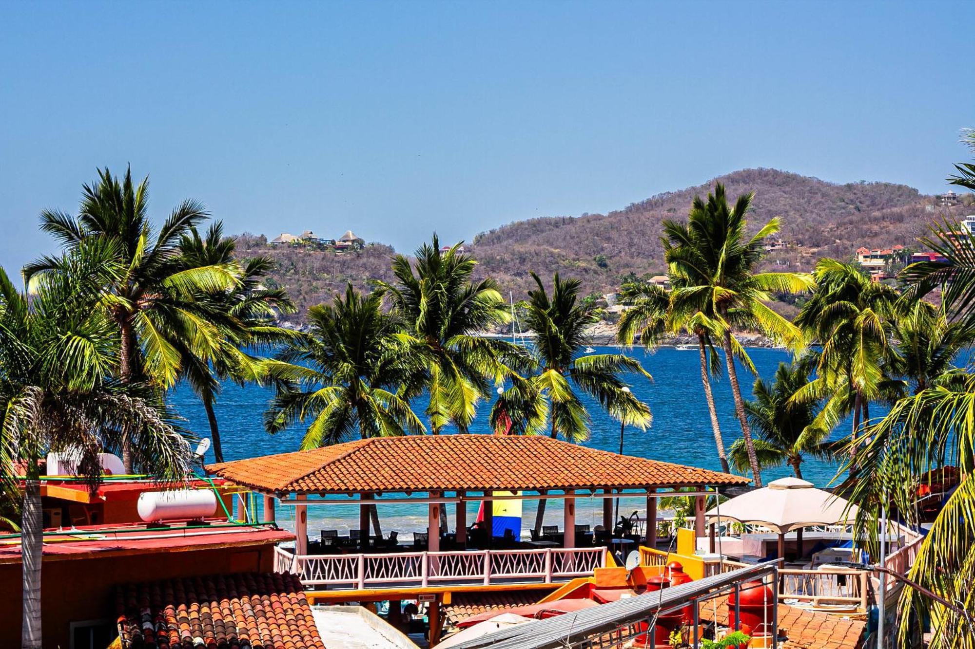 Hotel Villas Ema Zihuatanejo Exterior photo