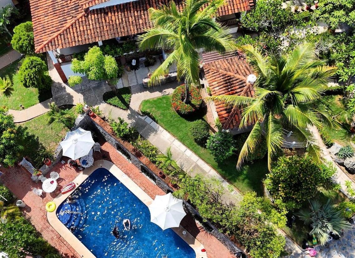Hotel Villas Ema Zihuatanejo Exterior photo
