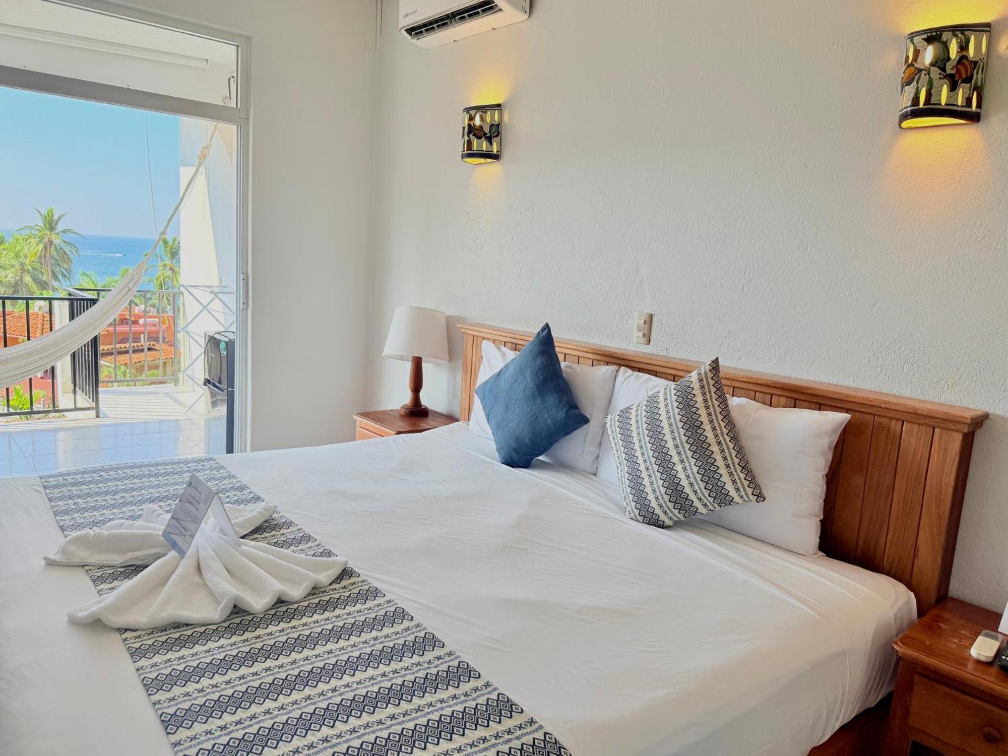 Hotel Villas Ema Zihuatanejo Exterior photo