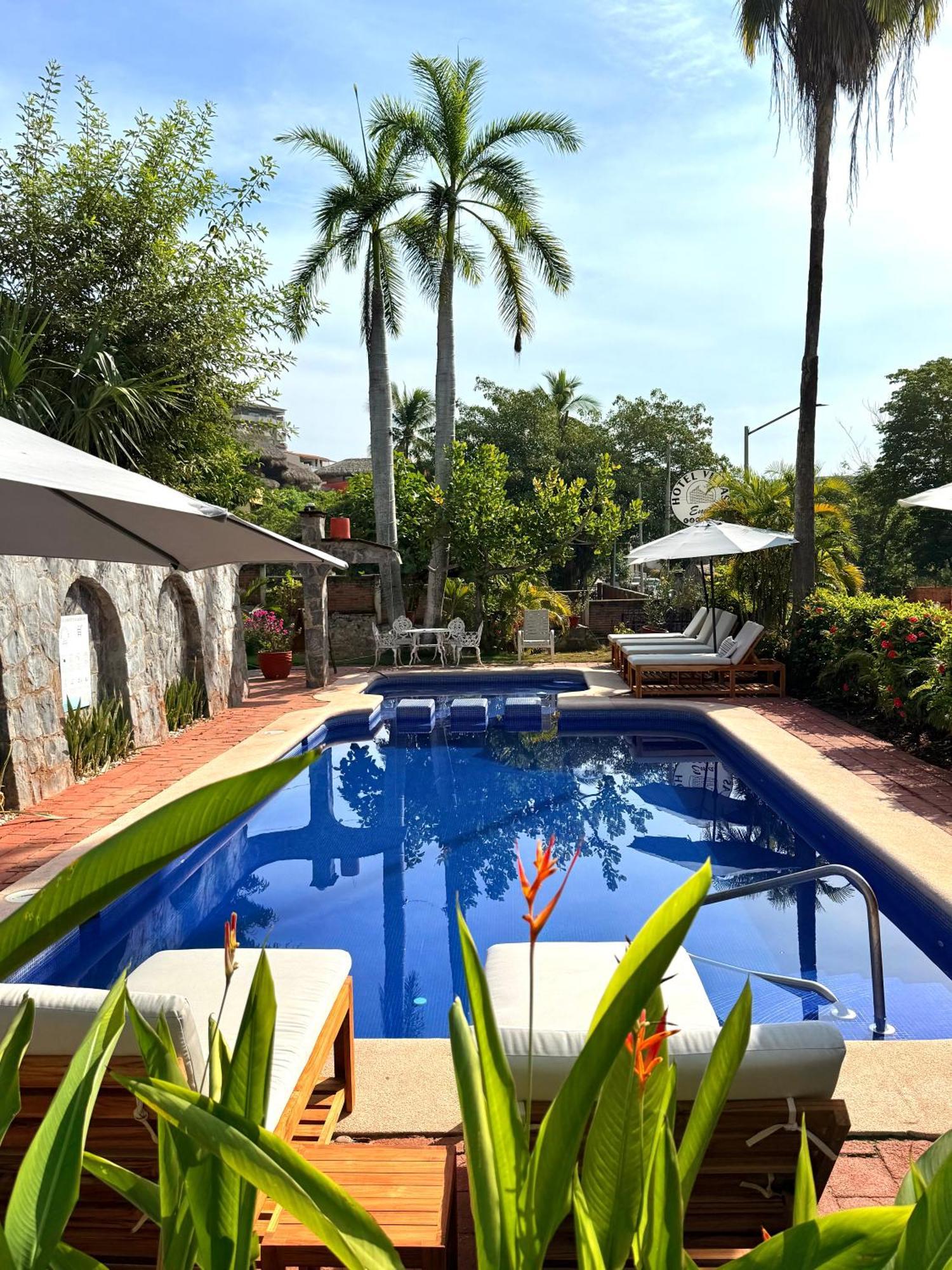 Hotel Villas Ema Zihuatanejo Exterior photo