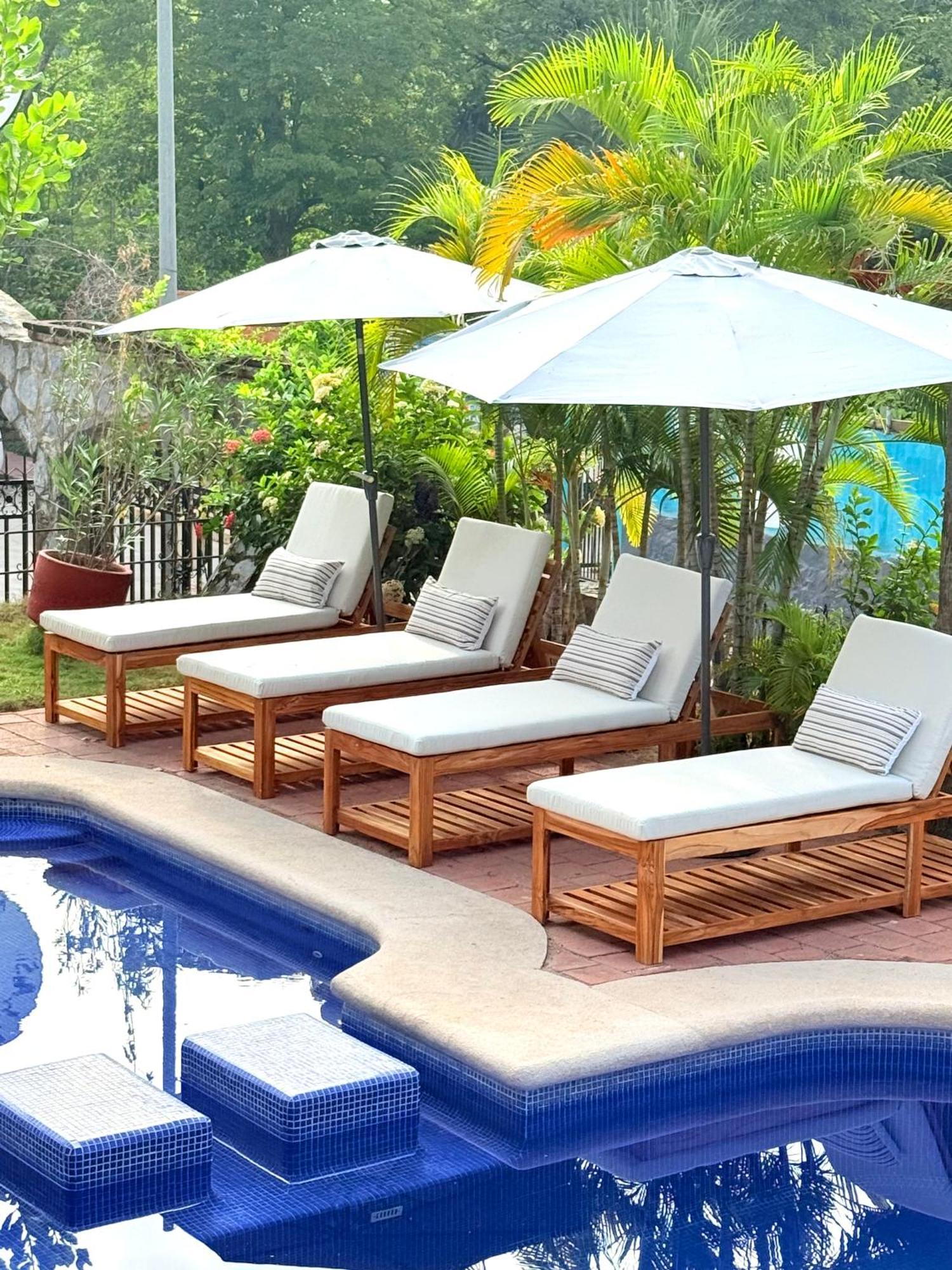 Hotel Villas Ema Zihuatanejo Exterior photo